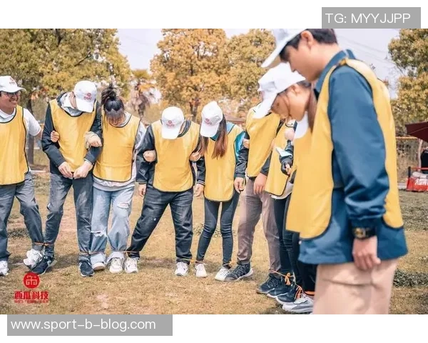 阿涅利与阿莱格里情谊深厚共进午餐共观比赛展现默契合作 阿涅利与阿莱格里情谊深厚共进午餐共观比赛展现默契合作